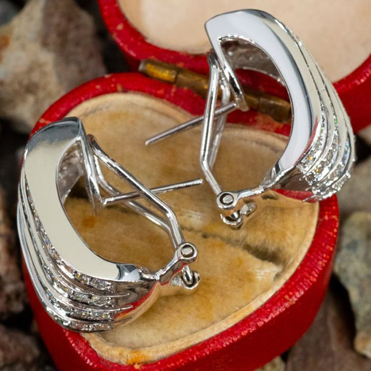 Geometric Drop Earrings With Claw Setting In Copper Featuring White K Water Plating And 0.03µm Thick Zircon Inlay 4