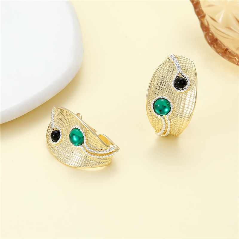 Geometric Earrings For Women Featuring Copper Ear Pins And Turquoise Inlay In Green 2