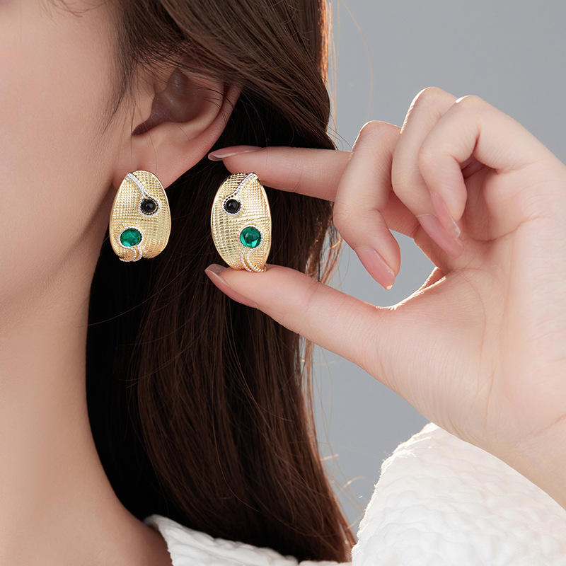 Geometric Earrings For Women Featuring Copper Ear Pins And Turquoise Inlay In Green 3