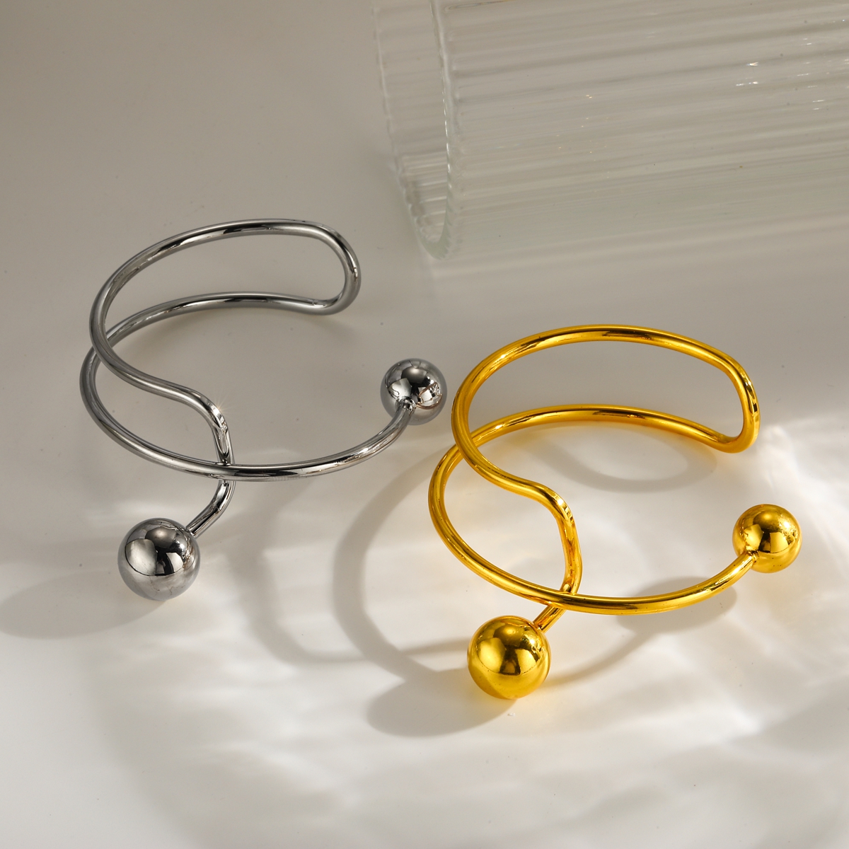 Geometric Electroplated Bangle For Women In Copper With 18K Real Gold Plated Water Plating And 0.03µm Coating Thickness 2