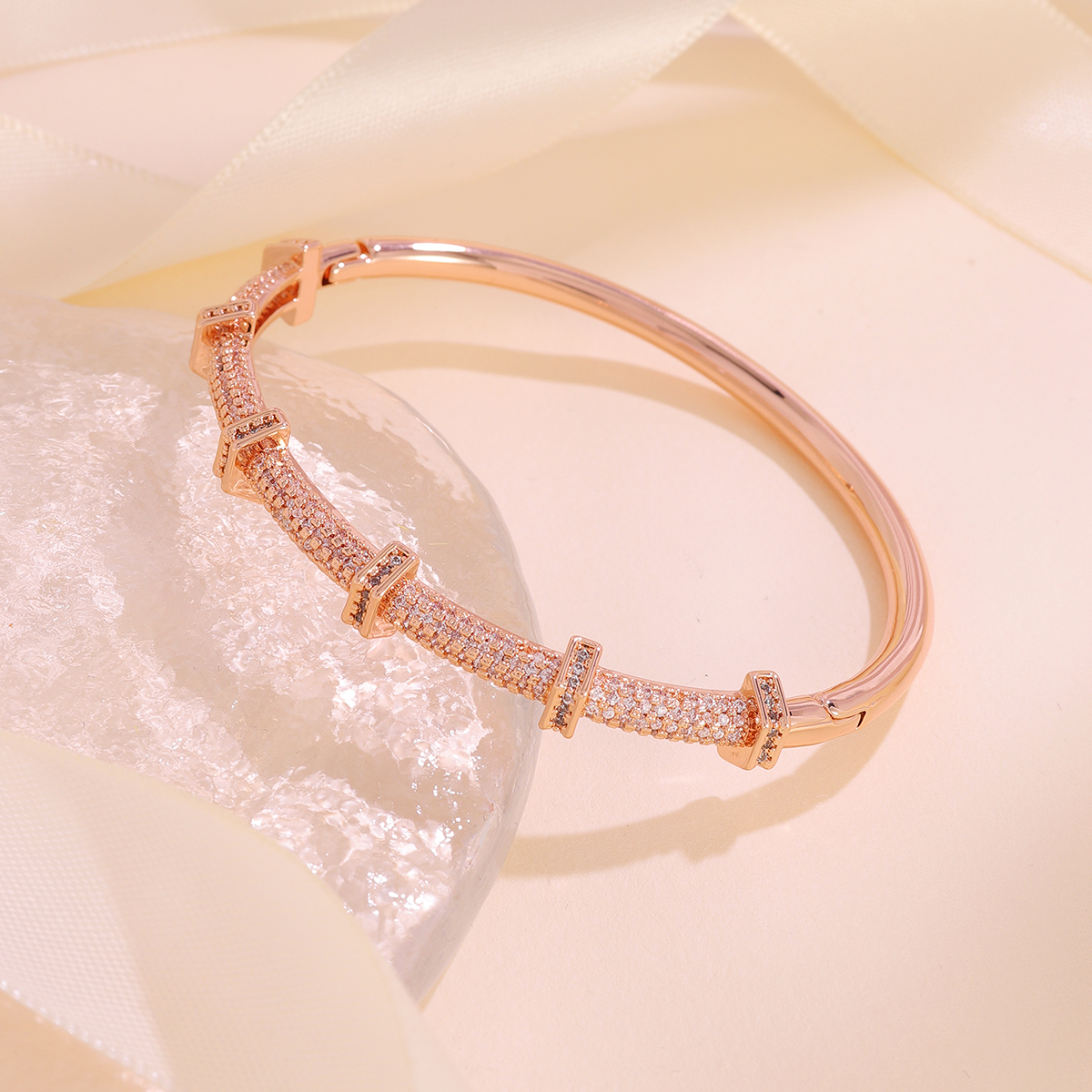 Geometric Electroplated Copper Bangle For Women With Zircon Inlay And Water Plating Gold Process