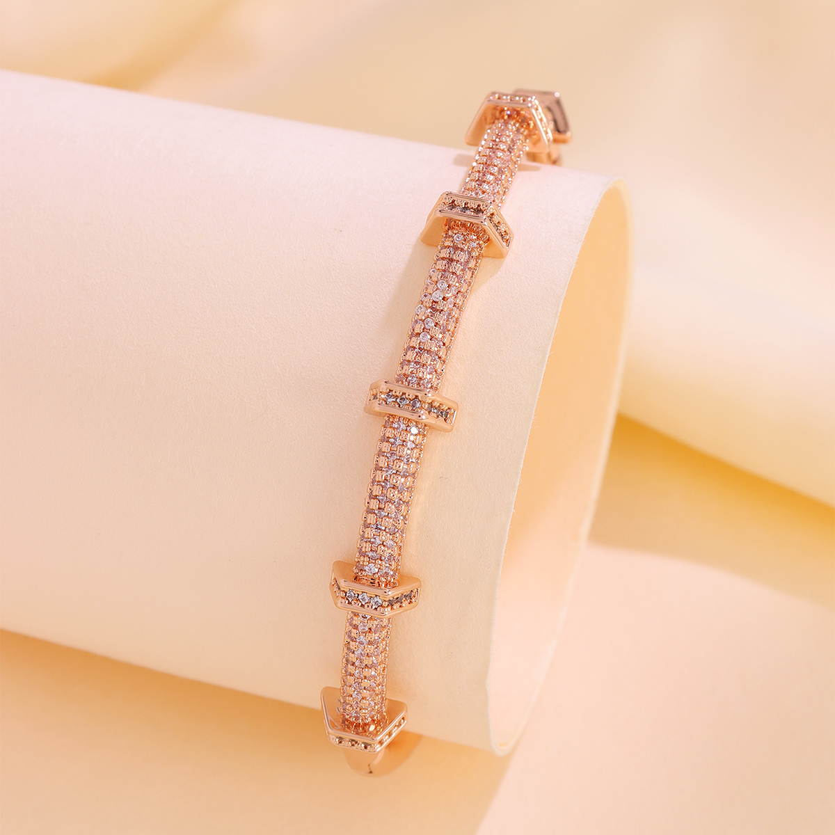 Geometric Electroplated Copper Bangle For Women With Zircon Inlay And Water Plating Gold Process 3