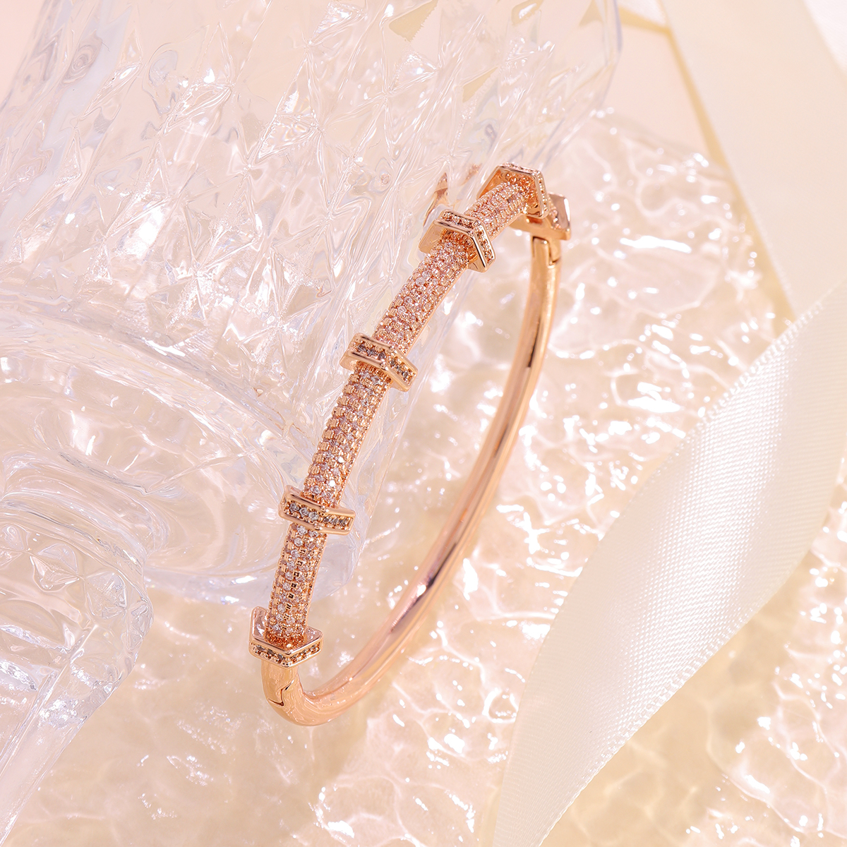 Geometric Electroplated Copper Bangle For Women With Zircon Inlay And Water Plating Gold Process 5