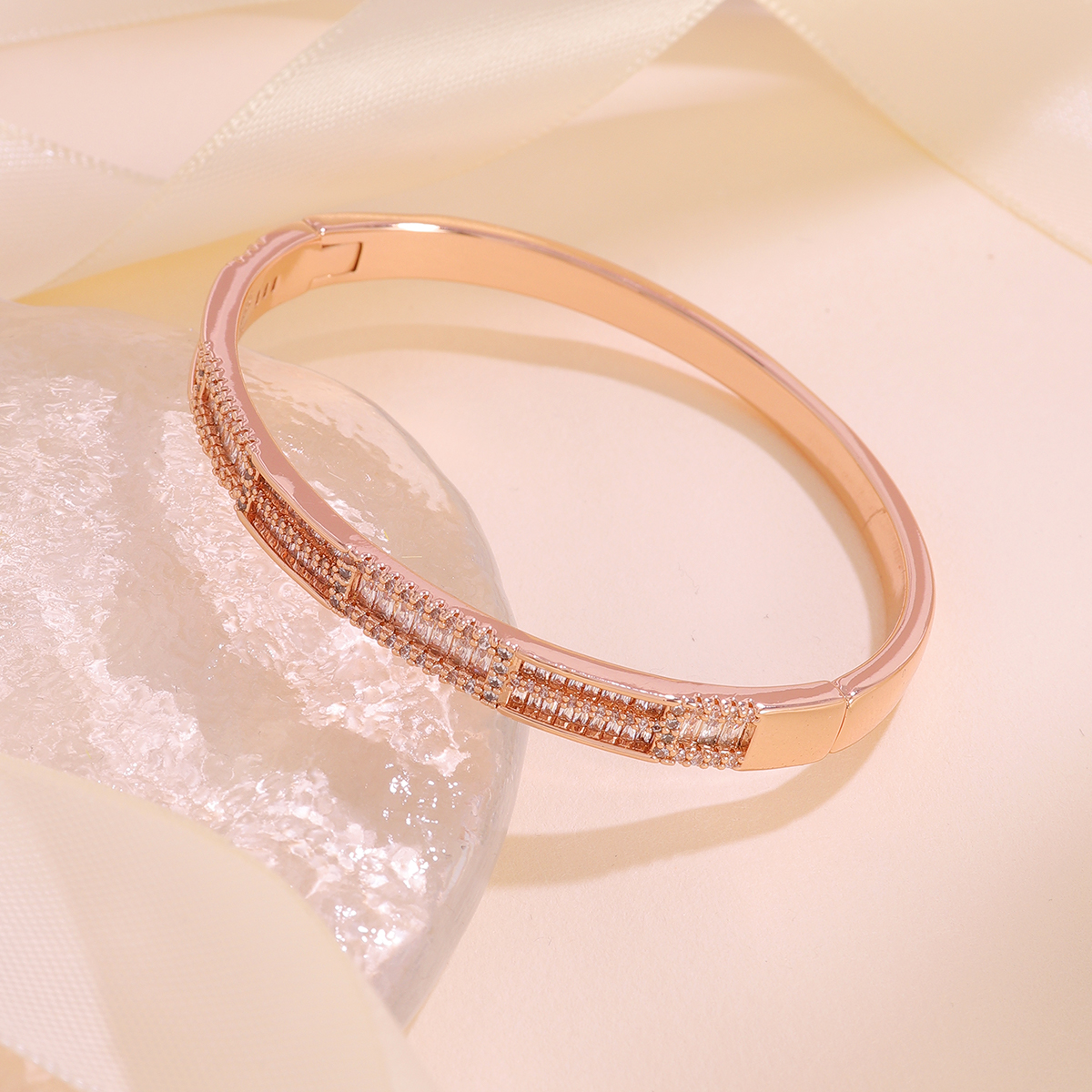 Geometric Electroplated Copper Bangle For Women With Zircon Inlay And Water Gold Plating Process