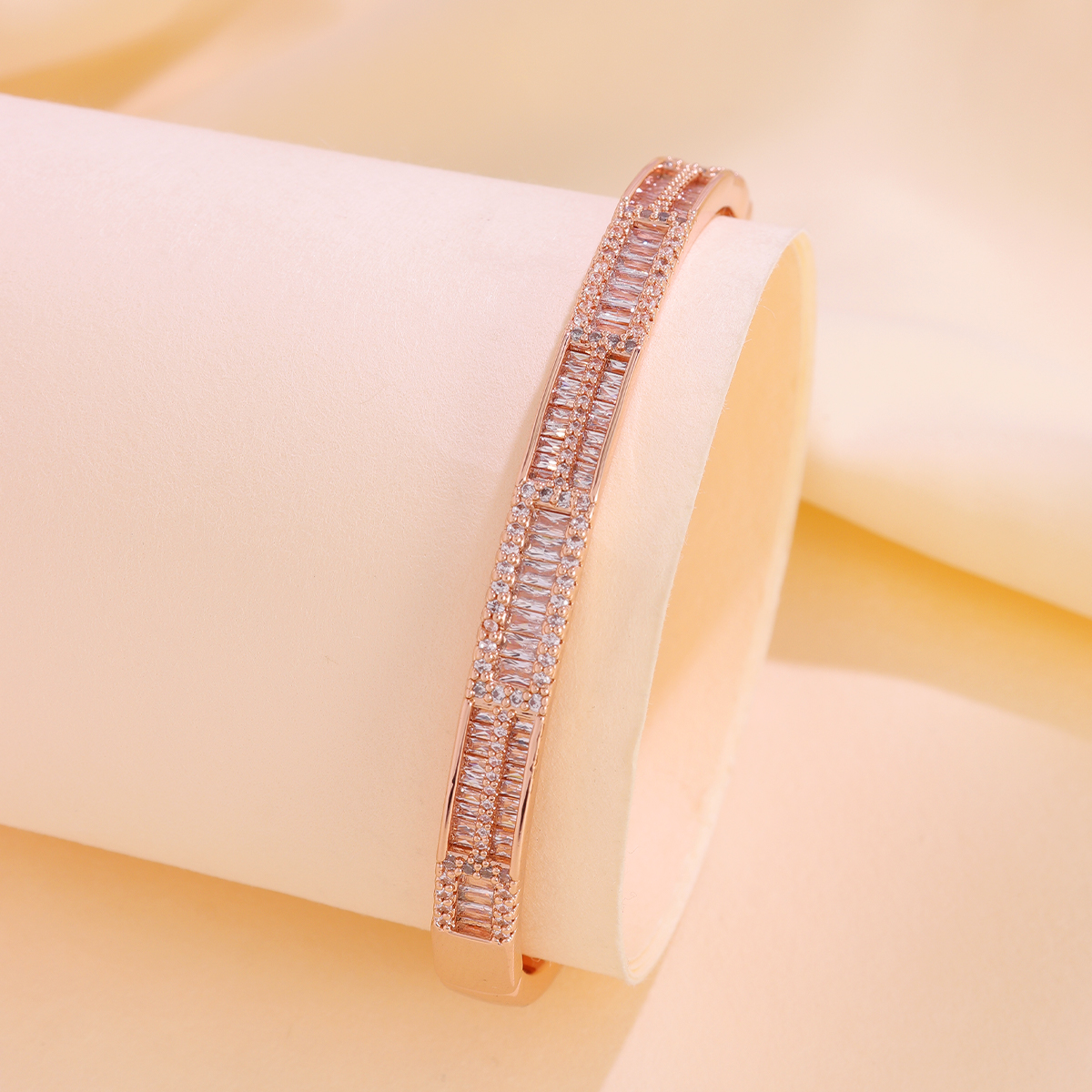 Geometric Electroplated Copper Bangle For Women With Zircon Inlay And Water Gold Plating Process 3