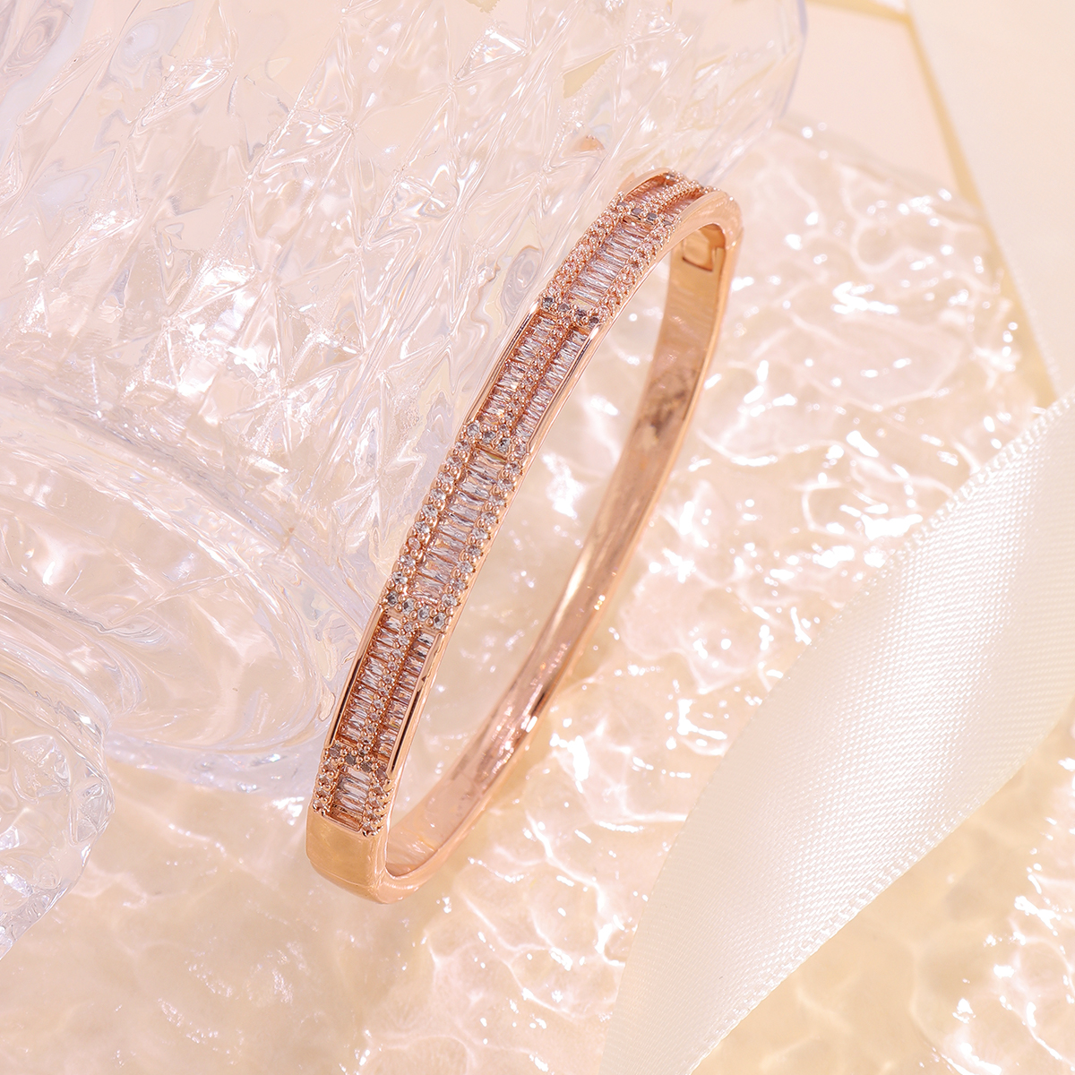 Geometric Electroplated Copper Bangle For Women With Zircon Inlay And Water Gold Plating Process 5