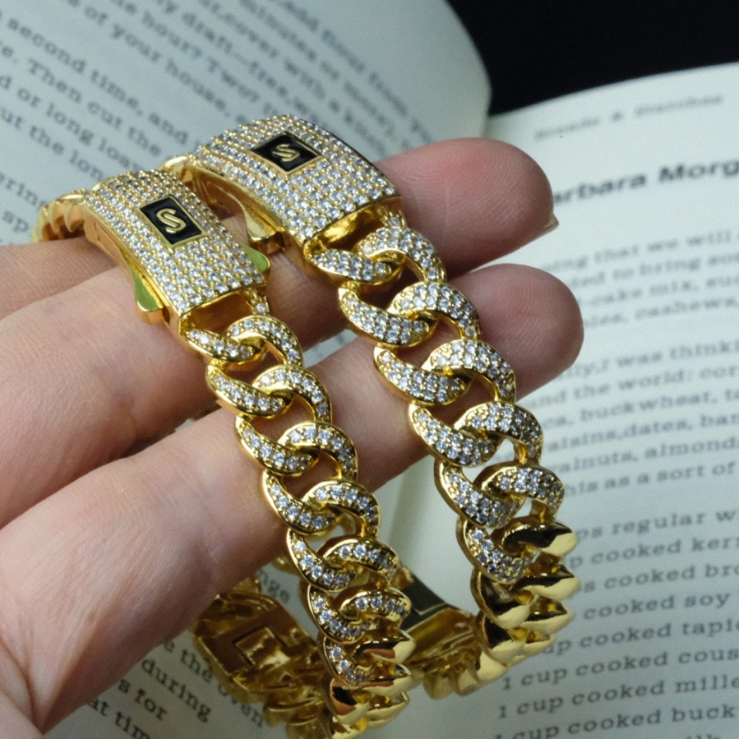 Geometric Unisex Wristband With Electroplated Copper Cuban Link Chain Featuring Zirconia Inlay 4