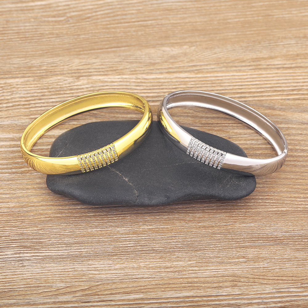 Luxurious Gold Bangle For Women In 18K Real Gold Plated Copper With Electroplated Rhinestones Inlay