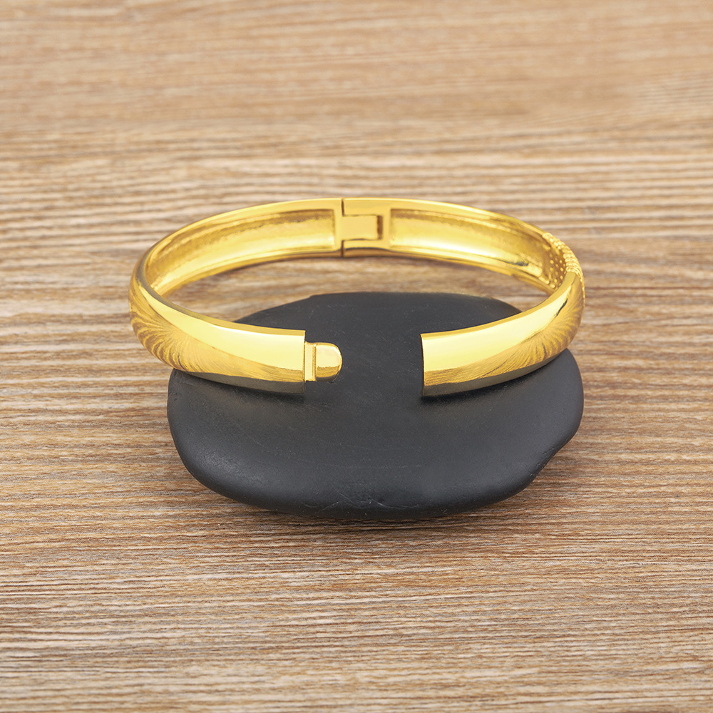 Luxurious Gold Bangle For Women In 18K Real Gold Plated Copper With Electroplated Rhinestones Inlay 3