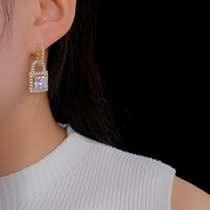 Golden Plated Simple Style Stud Earrings For Women With Zircon Inlay And Bezel Setting Lock 3