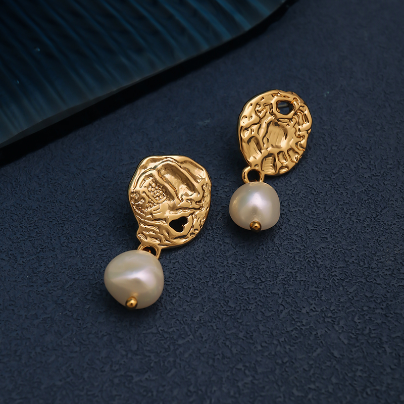 Handmade Geometric Earrings For Women In Copper With 18K Real Gold Plated Water Plating And Freshwater Pearl Inlay