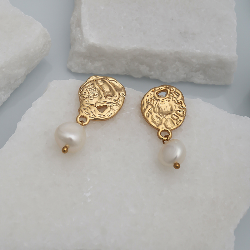 Handmade Geometric Earrings For Women In Copper With 18K Real Gold Plated Water Plating And Freshwater Pearl Inlay 2