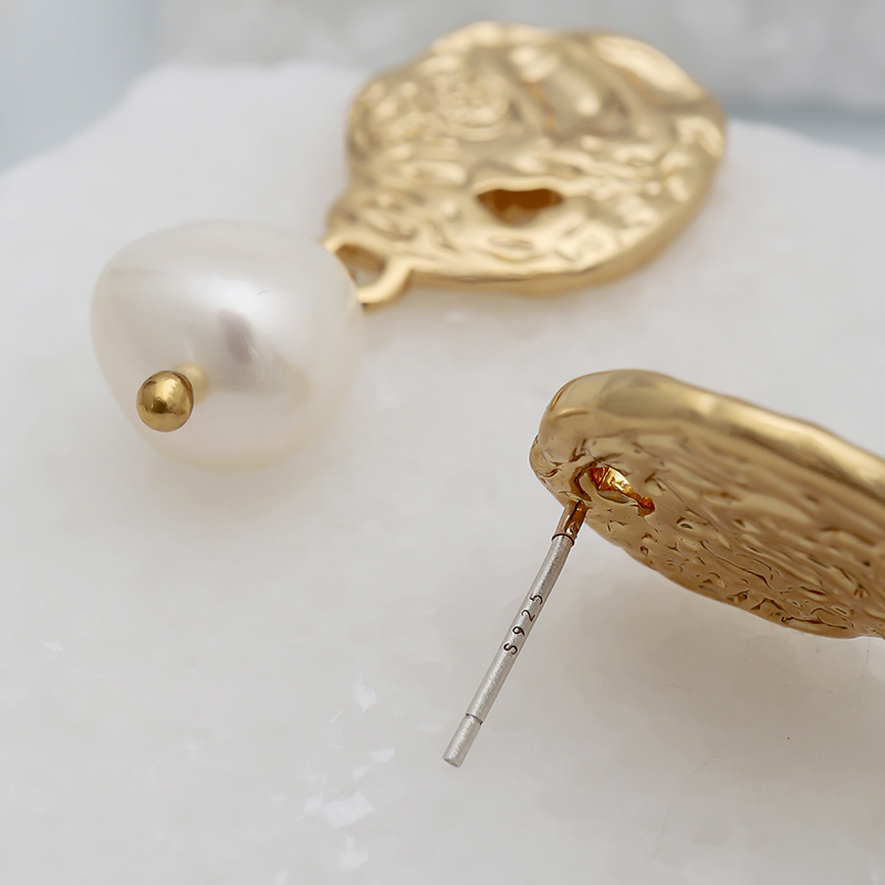 Handmade Geometric Earrings For Women In Copper With 18K Real Gold Plated Water Plating And Freshwater Pearl Inlay 4