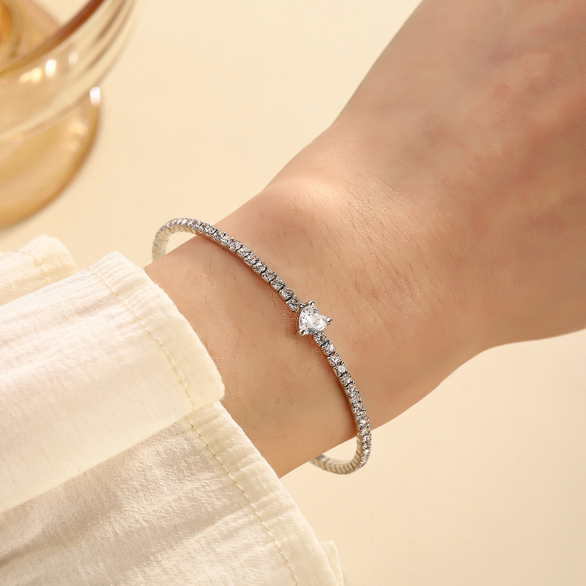 Heart Shape Bangle With Claw Setting, Silver Plated Copper Material Featuring Rhinestones And 0.03µm Water Plating