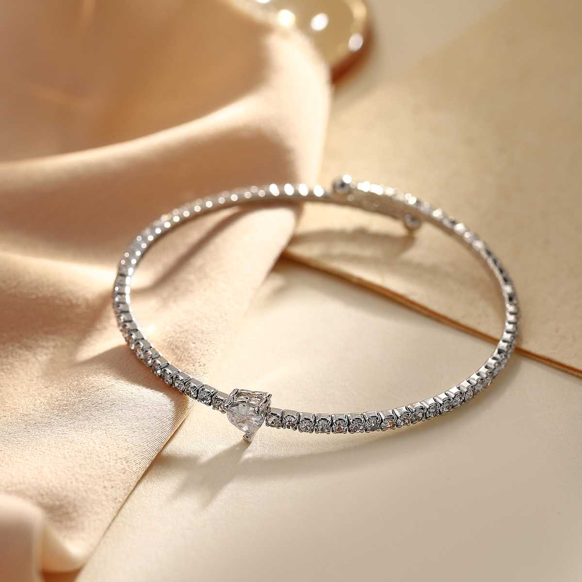 Heart Shape Bangle With Claw Setting, Silver Plated Copper Material Featuring Rhinestones And 0.03µm Water Plating 3