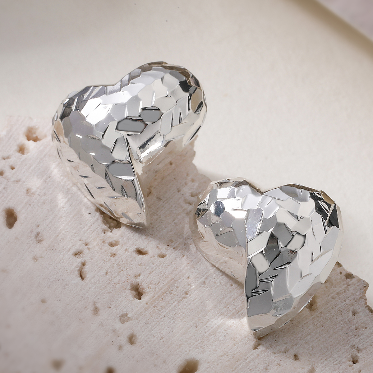 Heart Shape Electroplated Stud Earrings For Women With 0.03µm Water Plated 18K Real Gold On Copper 3