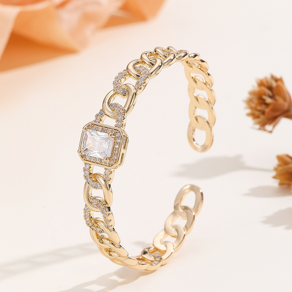 Heart Shape Inlay Rhinestone Copper Wristband For Women With Electroplated Gold Plating