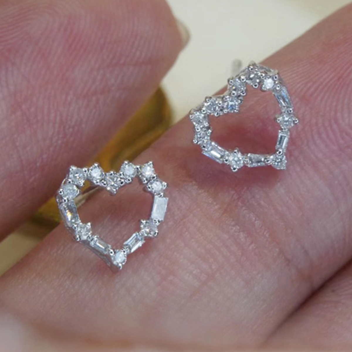 Heart Shape Stud Earrings For Women, Copper With White K Plated Water Plating 0.03µm, Inlaid Zircon