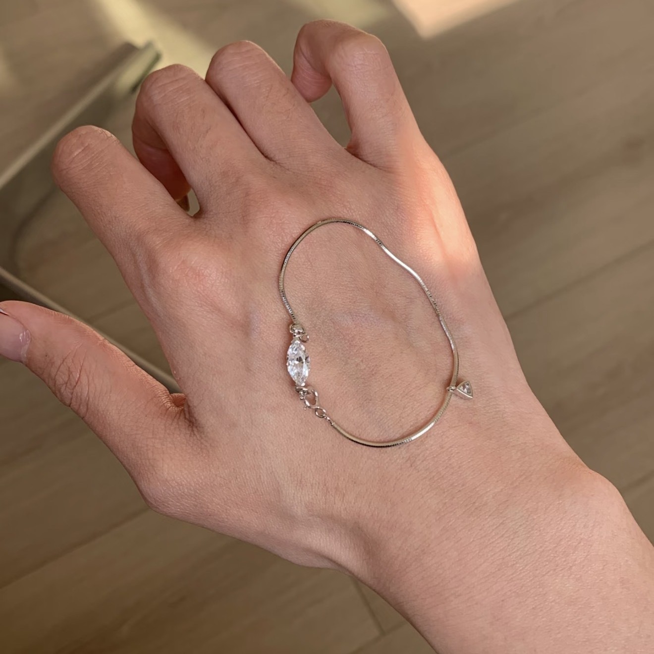 Horse Eye Bracelet For Women With Electroplated Copper And Snake Chain In Sweet Style 2