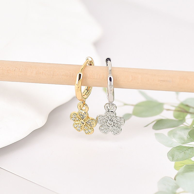 Hypoallergenic Flowers Earrings In Copper With 18K Real Gold PVD Coated Plating And Zircon Inlay, Featuring 0.03µm-0.05µm Thickness 2