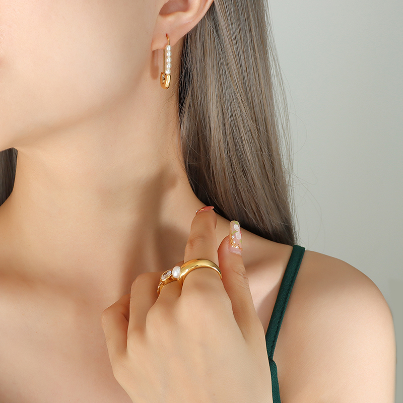 Women’s Waterproof Paper Clip Hoop Earrings In 304 Stainless Steel With PVD Gold Plating And Pearl Inlay