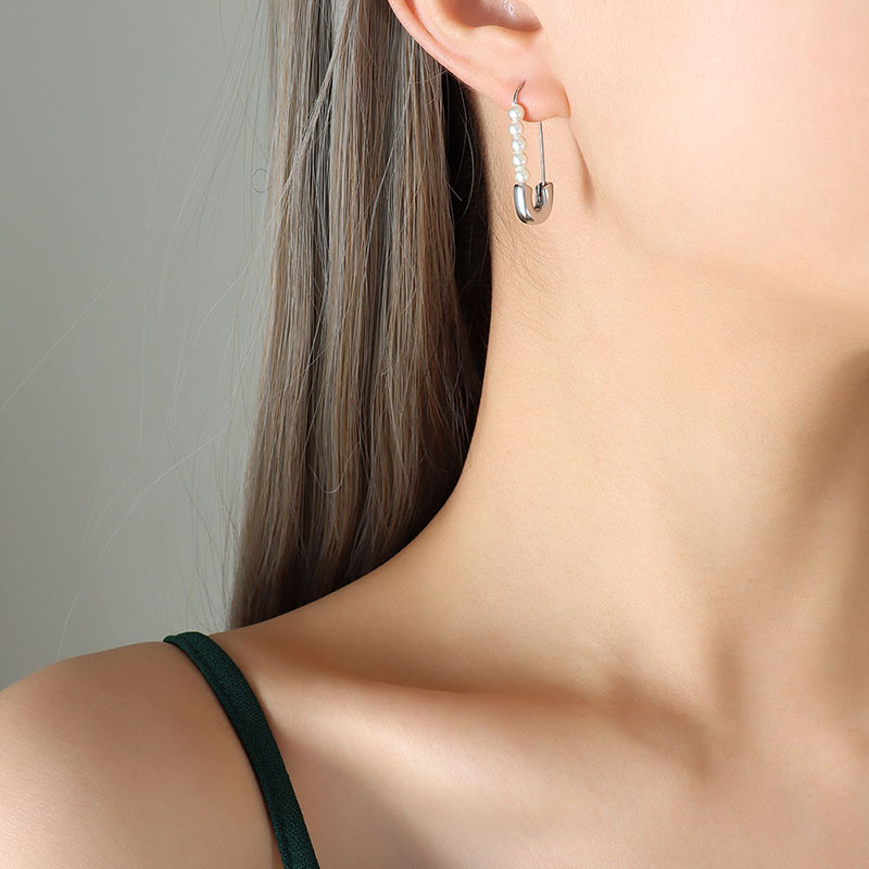 Women’s Waterproof Paper Clip Hoop Earrings In 304 Stainless Steel With PVD Gold Plating And Pearl Inlay 3