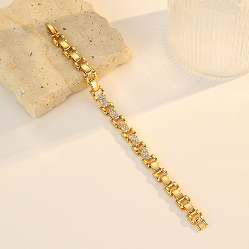 Irregular Copper Bracelet For Women With Real Gold Plating And Zircon Inlay 4