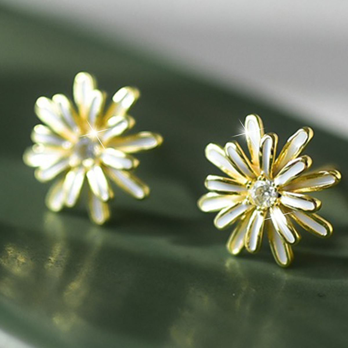 Daisy New Style Earrings For Women In Golden Copper Featuring Electroplated Craftsmanship 3