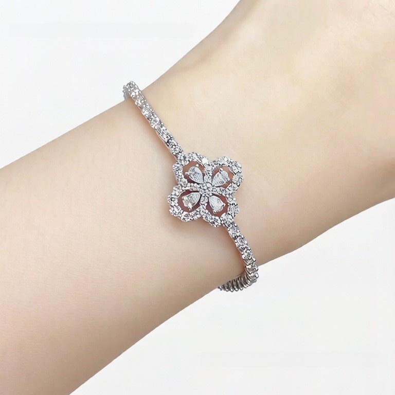 Lucky Heart Inlay Copper Bracelet For Women With Electroplated Gold Plating And Zircon Inlay