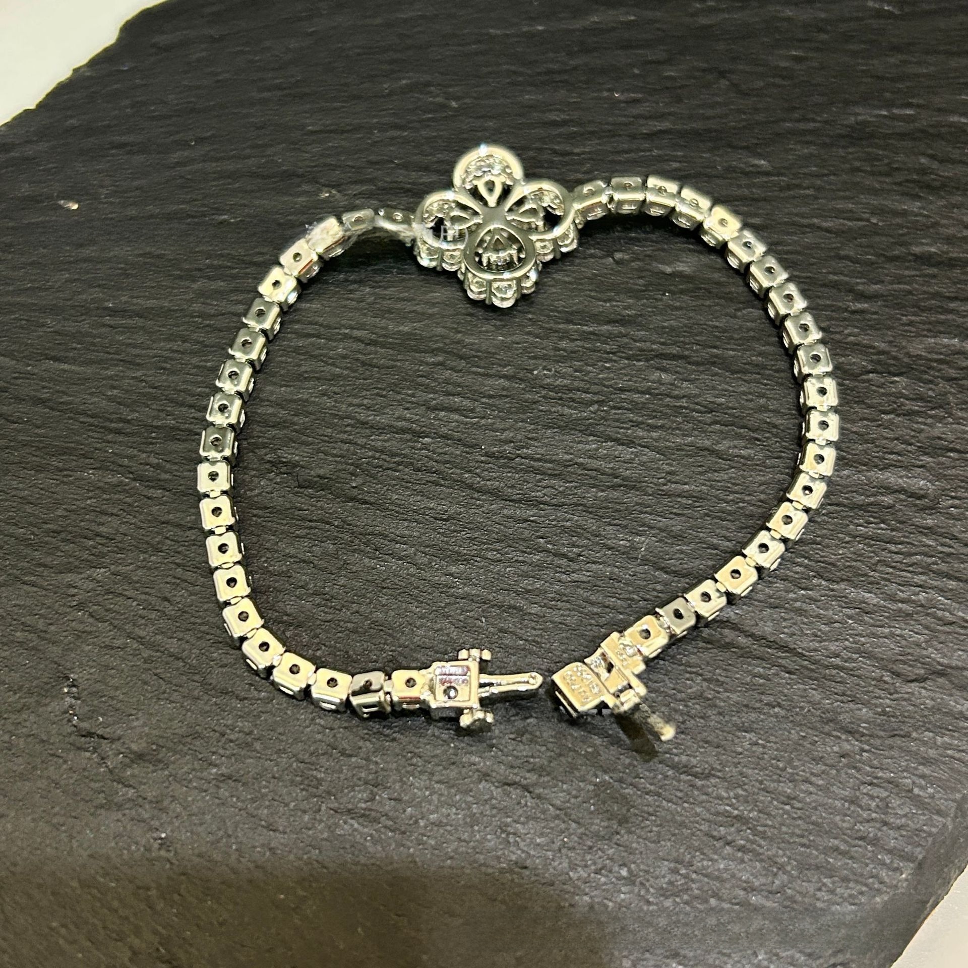 Lucky Heart Inlay Copper Bracelet For Women With Electroplated Gold Plating And Zircon Inlay 3