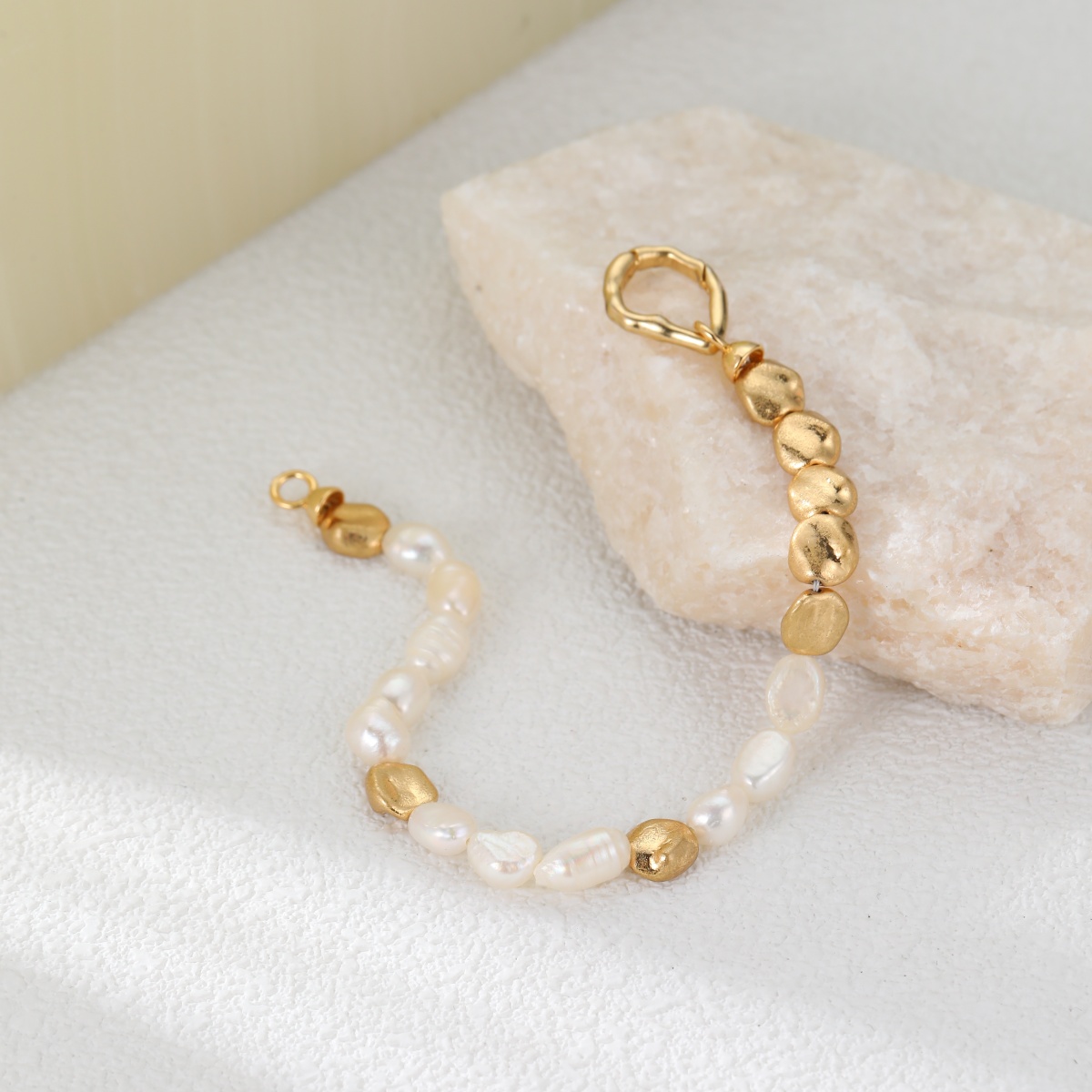 Natural Baroque White Pearl Color-Block Bracelet Copper Plated With 18K Real Gold Simple Design