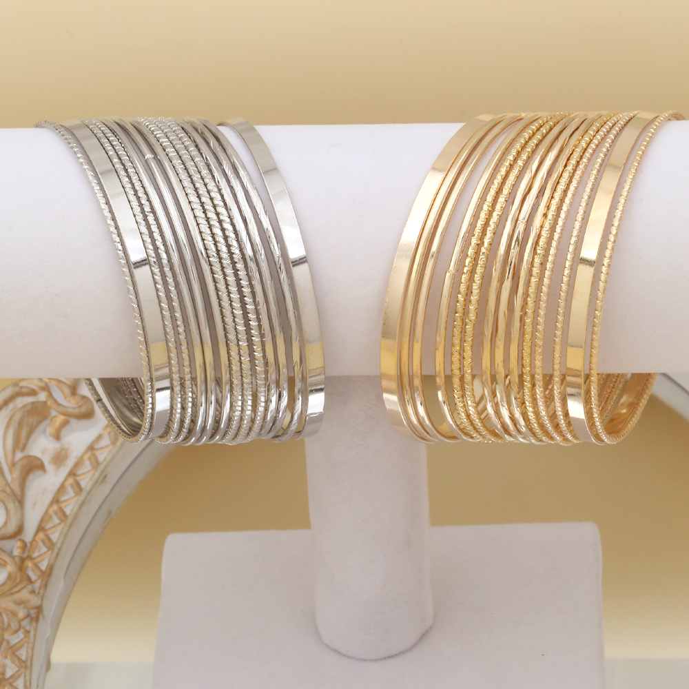 O-Shape Asymmetrical Metal Wristband With Golden Plated 0.03µm Thickness, Metal Pendant For Women