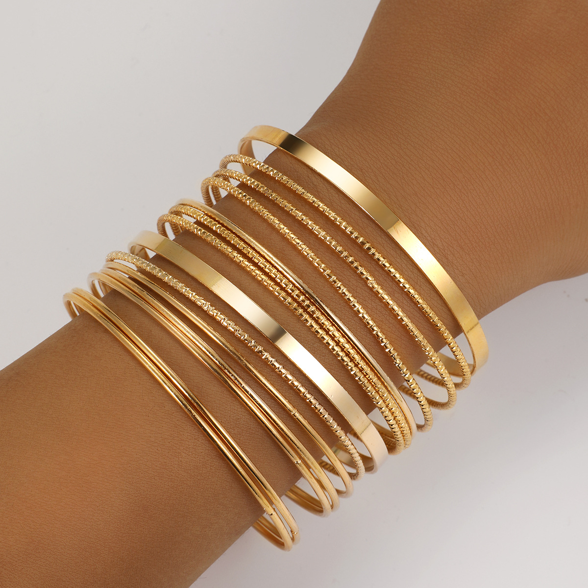 O-Shape Asymmetrical Metal Wristband With Golden Plated 0.03µm Thickness, Metal Pendant For Women 2