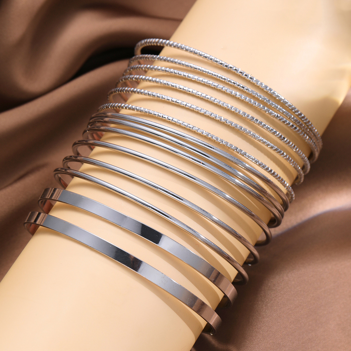 O-Shape Asymmetrical Metal Wristband With Golden Plated 0.03µm Thickness, Metal Pendant For Women 3