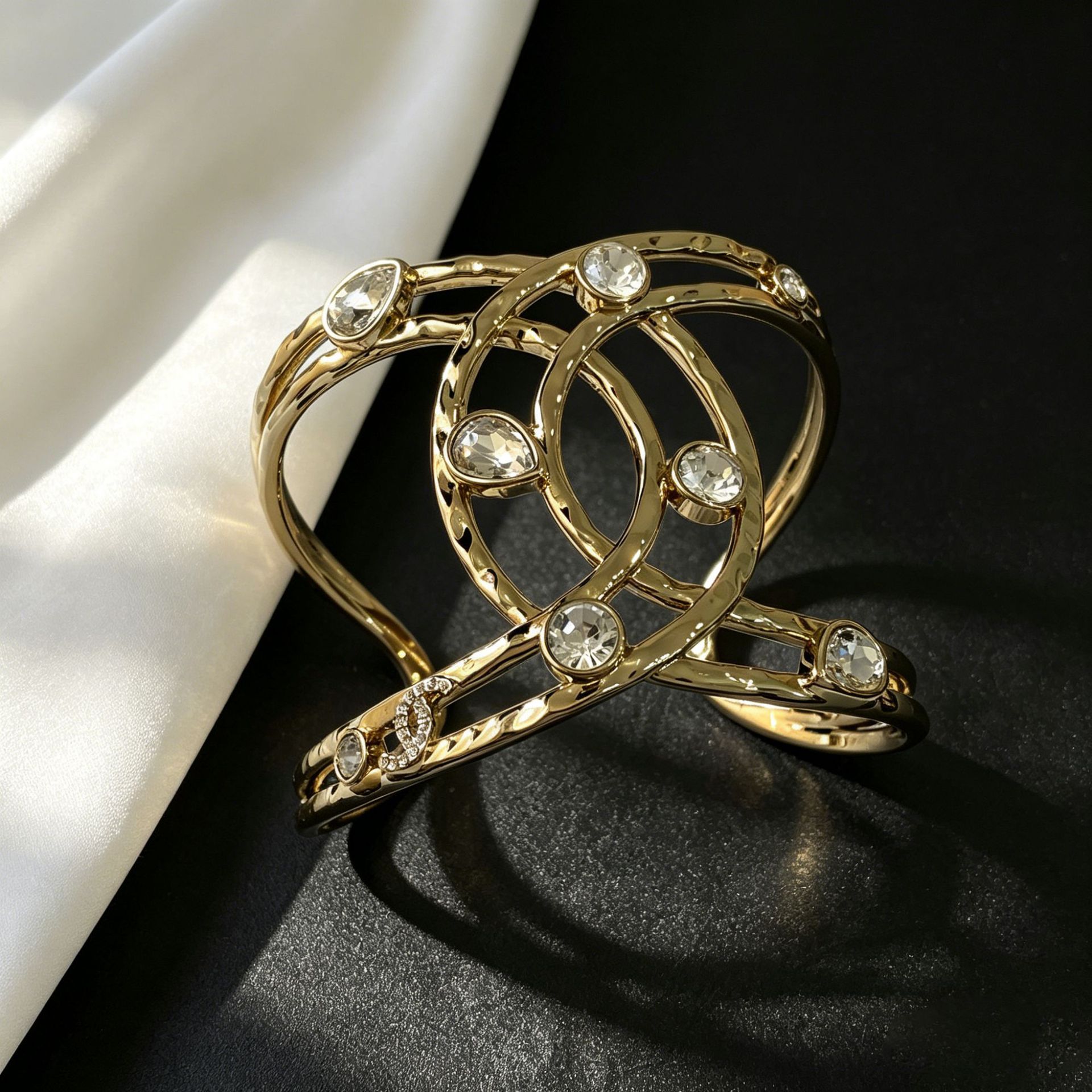 Oval Inlay Bangle Featuring Rhinestones, Electroplated Copper Construction For Elegant Style 2