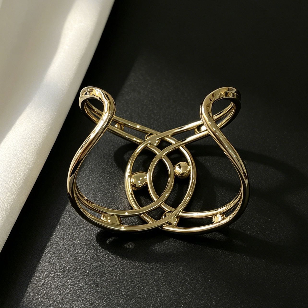 Oval Inlay Bangle Featuring Rhinestones, Electroplated Copper Construction For Elegant Style 4