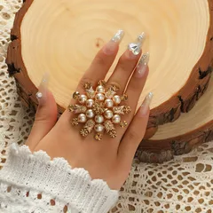 1 Piece Vintage Style Luxurious Flower Alloy Rhinestones Pearl Women's Rings