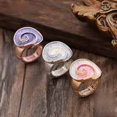 Conch Adjustable Ring For Women In Natural Pink Zinc Alloy With Enamel Craftsmanship