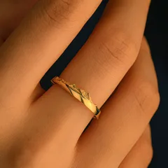 Asymmetrical Copper Ring For Women With Electroplated Gold Plating In Simple Style 4