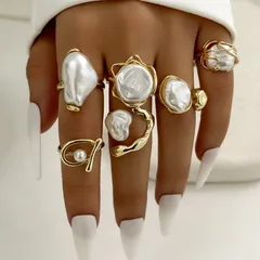 Baroque Style Geometric Rings For Women In Zinc Alloy With Imitation Pearl Featuring Electroplated Finish