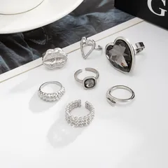 Black Acrylic Diamond Heart Shaped Rings Set Fashionable Geometric Pattern Metal Thread Design Women's Stylish Simple Style 4