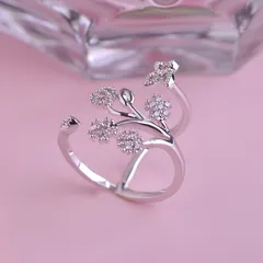 Butterfly Ring For Unisex Featuring Electroplated Gold Alloy With Rhinestones Inlay 3
