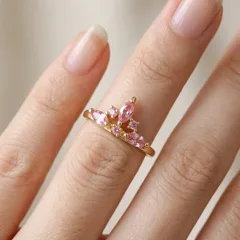 Sweet Crown Ring For Women In Copper Alloy With Real Gold Plating And Rhinestone Inlay