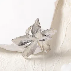 Exaggerated Gold Flowers Ring For Women In Zinc Alloy Featuring Electroplated Craftsmanship 2