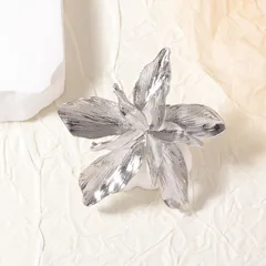 Exaggerated Gold Flowers Ring For Women In Zinc Alloy Featuring Electroplated Craftsmanship 4