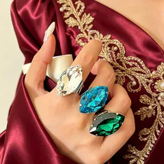 Exaggerated Oval Unisex Ring For Everyday Wear, Multicolor Iron Band Featuring Crystal Inlay And Electroplated Finish 4