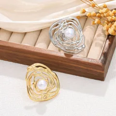 Fashion Women's Open Ring Imitation Pearl Metal Leaf Wrapped Geometric Pattern 14K Gold Plated Zinc Alloy Jewelry Accessories 3