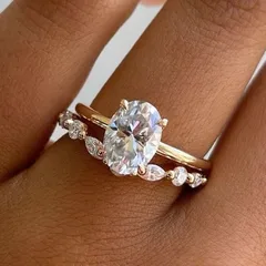 Geometric Golden Metal Ring For Women Featuring Electroplated Craftsmanship And Moissanite Inlay