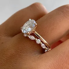 Geometric Golden Metal Ring For Women Featuring Electroplated Craftsmanship And Moissanite Inlay 2