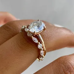 Geometric Golden Metal Ring For Women Featuring Electroplated Craftsmanship And Moissanite Inlay 3